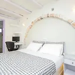 واستوديوهات سانتا كاترينا * Naxos City