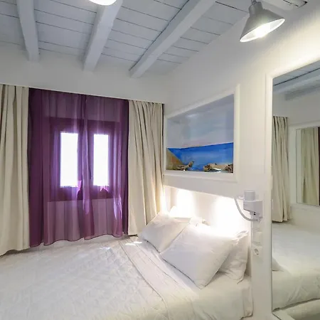 Santa Katerina & Naxos City